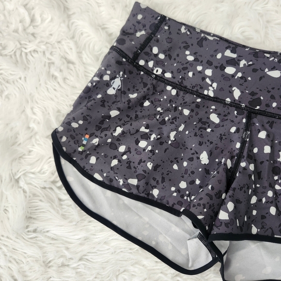 Smartwool Women's Active Lined Short. Regular fit Interior drawcord 2.75” inseam - Picture 2 of 10